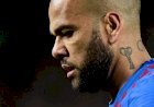Daniel Alves sai preso de delegacia em Barcelona por suposta agressão sexual