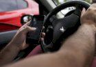 Dez motoristas são flagrados por hora usando o celular ao volante, em Goiás