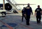 Brasileiro é preso após tentar abrir porta de avião em voo de Paris para SP