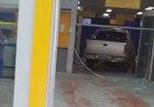Em Goias: Idoso perde controle de caminhonete e invade agência bancária