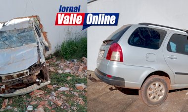 Condutor perde controle do veículo e acaba por atingir muro de residência, em Ceres