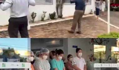 Conselho de Ministros Evangélicos faz oração em frente ao hospital de Jaraguá