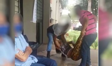 Em Goiás: Homem é filmado correndo com a mãe até unidade de saúde para pedir socorro antes de ela morrer: ‘Está com Covid, sem respirar’