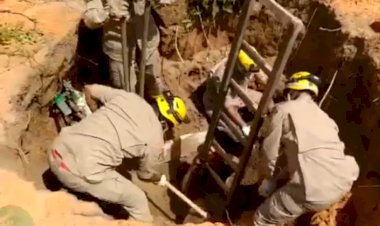 Em Goiás: Bombeiros resgatam idoso que foi soterrado ao cavar fossa