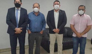 O prefeito de Ceres Edmario Barbosa teve agenda cheia hoje, dia do seu aniversário