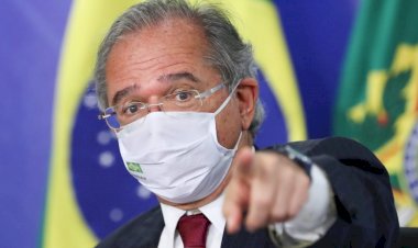 Guedes critica excessos do Fies e diz que filho de porteiro foi aprovado com nota zero
