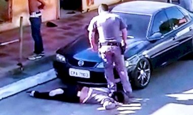 PM que pisou no pescoço de mulher negra em bar é denunciado pelo MP