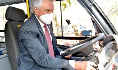 Com a proximidade da volta às aulas, Caiado entrega 210 novos ônibus escolares