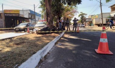 Em Goiás: Motociclista morre após perder controle de direção e bater em árvore
