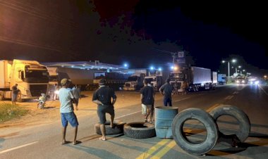 Mais de 150 caminhoneiros paralisam na BR-116, contra preço dos combustíveis