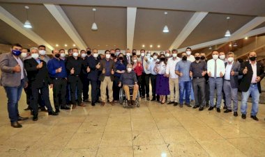 Prefeito Edmario Barbosa esteve reunido com governador Ronaldo Caiado e vice-governador Lincoon Tejota e tratou de demandas do município
