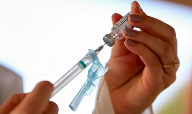 Mortes por covid-19 de pessoas vacinadas são raras, diz especialista