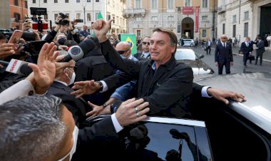Bolsonaro mente e nega que tenha havido agressão a jornalistas em Roma
