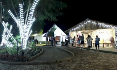 Decoração natalina no Parque Ecológico Angélica Oliveira em Rialma encanta moradores e turistas