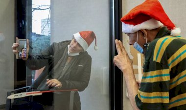 Abraço no Papai Noel, teste para convidados, máscara na ceia? Como a ômicron e a gripe podem afetar o Natal e o réveillon