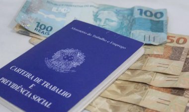 Bolsonaro anuncia salário mínimo de R$ 1.212 em 2022