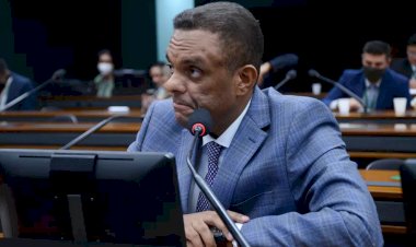 Bolsonaro indica para vice-líder do governo na Câmara deputado que atacou Alexandre de Moraes