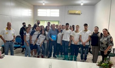 Prefeito de Ceres recebe visita de alunos da 1ª série do CEPI João XXIII