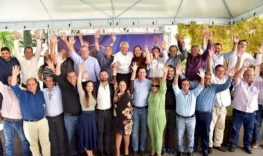 Em reunião com Caiado e outros 25 prefeitos, Edmario Barbosa reafirma compromisso com o Governador