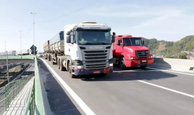 Auxílio caminhoneiro: veja quem deve receber e o calendário de pagamento