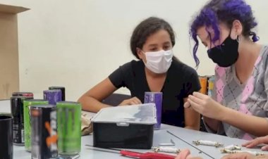 Estudantes do IFG desenvolvem canecas térmicas e sustentáveis por meio de latinhas recicladas, em Goiânia