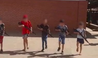 Em Goiás: Diretora de escola onde crianças marcham e empunham réplicas de armas é exonerada da função