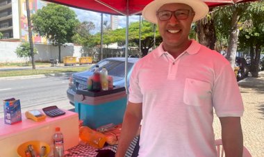 Em Goiás: Ambulante leva filha para fazer Enem e aproveita para vender refrigerante e balas na porta de faculdade : 'Dinheiro extra'