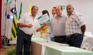 Prefeitura de Ceres faz entrega de certificados de Honra ao Mérito aos argentes e Instituições esportivas e culturais