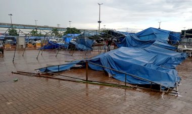 Chuva com granizo derruba barracas da Feira Hippie e tapume de obra de shopping