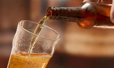 Tomar 1,5 latinha de cerveja por dia é como comer 222 Big Macs no ano, diz estudo