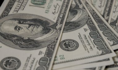 Dólar fecha em R$ 5,92 com indefinição sobre política tarifária de Trump