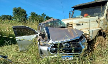 Casal de idosos morre após acidente envolvendo caminhonete e caminhão na BR-153, em Rialma