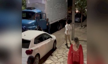 Motorista de caminhão causa pânico ao arrastar carros durante casamento em Anápolis