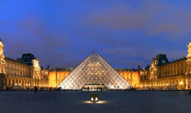 Joias de Napoleão são roubadas do Museu do Louvre em Paris