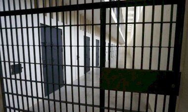 Policial é acusado de forçar cinco presos a fazer sexo com ele na cadeia