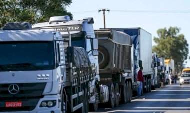 Caminhoneiros estão em estado de greve e aguardam negociações com o governo