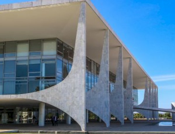 Governo considera mandar projeto próprio para fim da escala 6x1