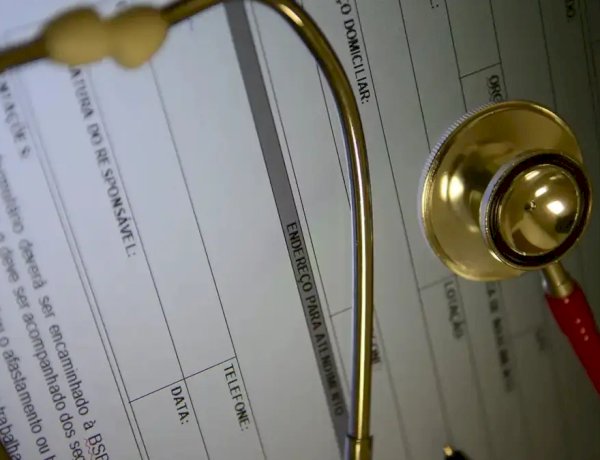 Trabalhadora de drogaria de Goiânia é demitida por justa causa por apresentar atestados falsos