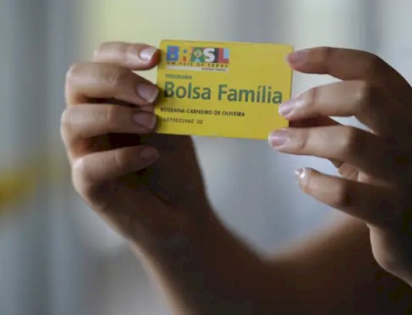 Bolsa Família supera emprego com carteira em 9 Estados