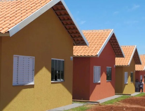 Justiça suspende entrega de casas da Agehab por suposta fraude em contratos de R$ 254 milhões