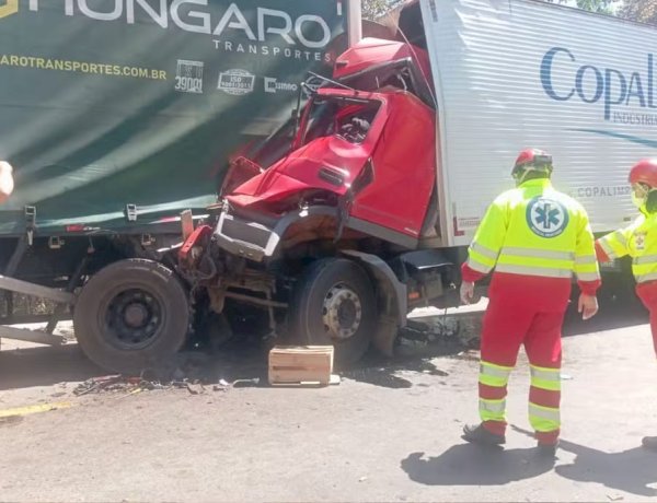 Acidente entre caminhões deixa três mortos na BR-153