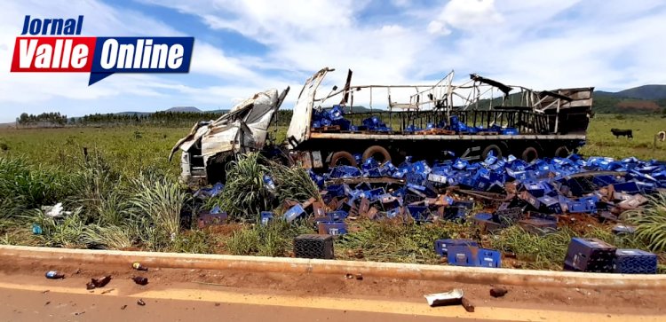 Carreta carregada de cerveja tomba próximo ao trevo do Barro Alto, Na BR-080