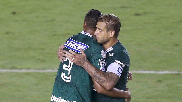 Goiás vence Santos de virada e segue pendurado na Serie A