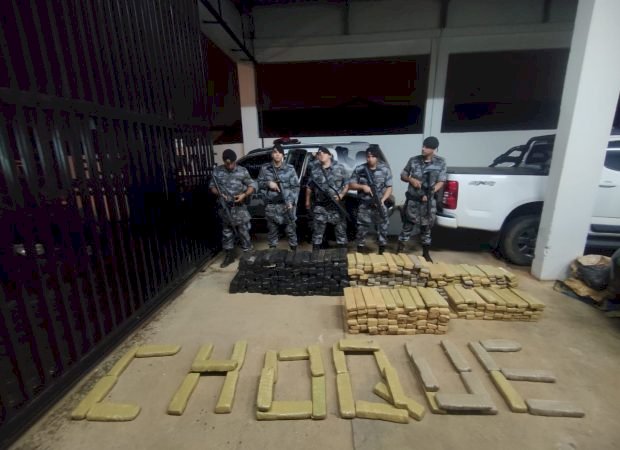 Em Goiás: Polícia apreende 400 quilos de maconha em carro de luxo