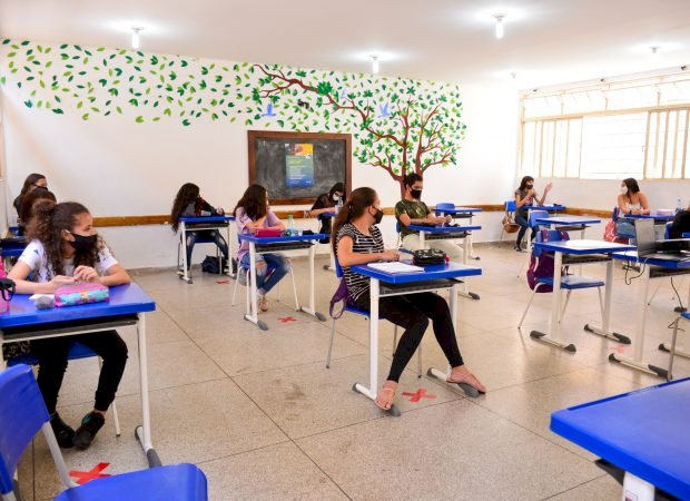 Escolas preveem falência e demissões caso aulas presenciais sejam suspensas