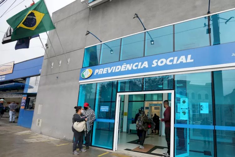 Peritos do INSS avaliam novo fechamento de agências em meio a alta de Covid