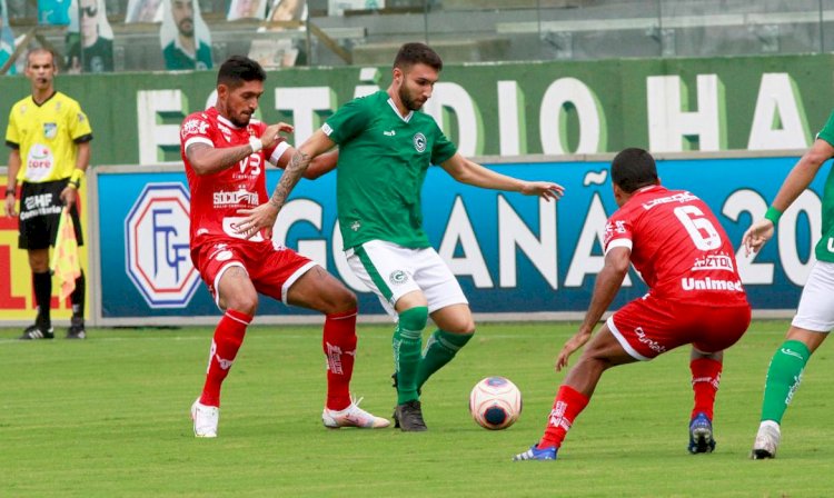 Goiás bate Vila Nova em clássico e segue invicto no Campeonato Goiano