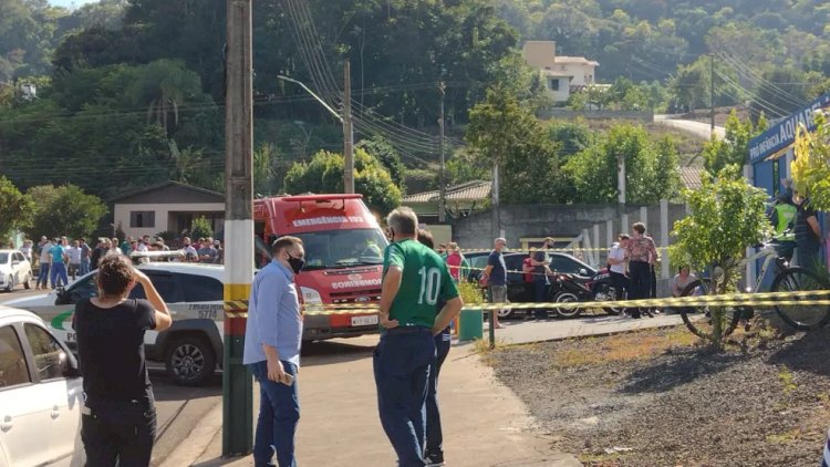 Adolescente invade escola e mata 2 crianças no Oeste de SC, diz polícia