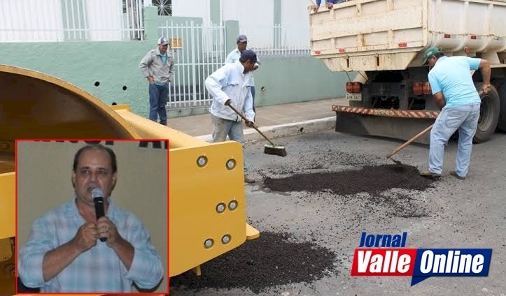 Prefeito de Ceres Edmário de Castro Barbosa recebe elogios de moradores pela qualidade já vista do tapa buracos realizado na cidade