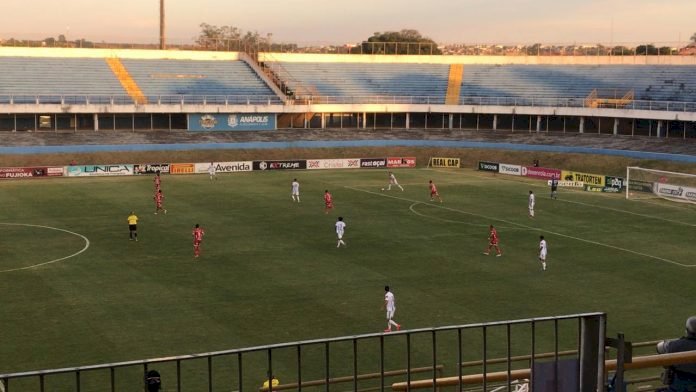 Grêmio Anápolis e Vila empatam no primeiro jogo da final estadual